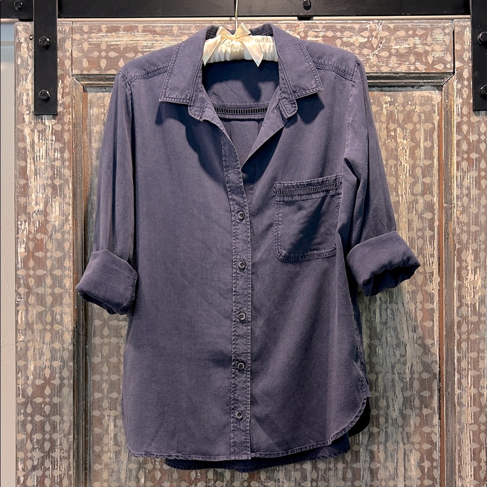 Anthropologie Cloth & Stone Blue Long Sleeve Button Down Size M